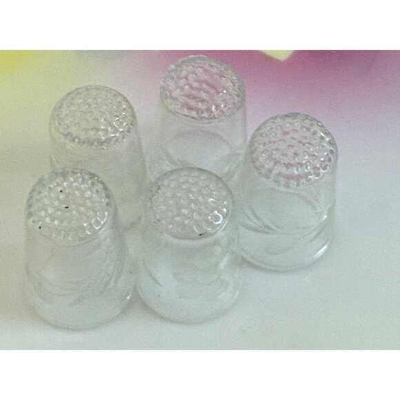 Vintage 40's lot Clear Etched Glass Thimbles Floral Leaves Berries - Picture 11 of 12